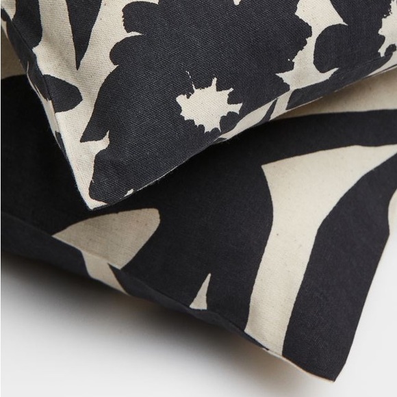 COPY - New West Elm (Set of 2) Black & White Floral Throw Pillow Cover Case 20"… - Picture 2 of 4
